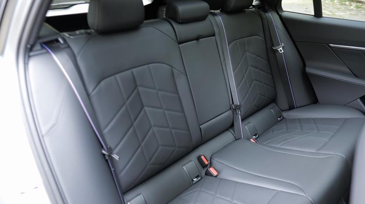 BMW 5 SERIES TOURING 520i M Sport Pro 5dr Auto [Tech Plus/Comfort Plus]